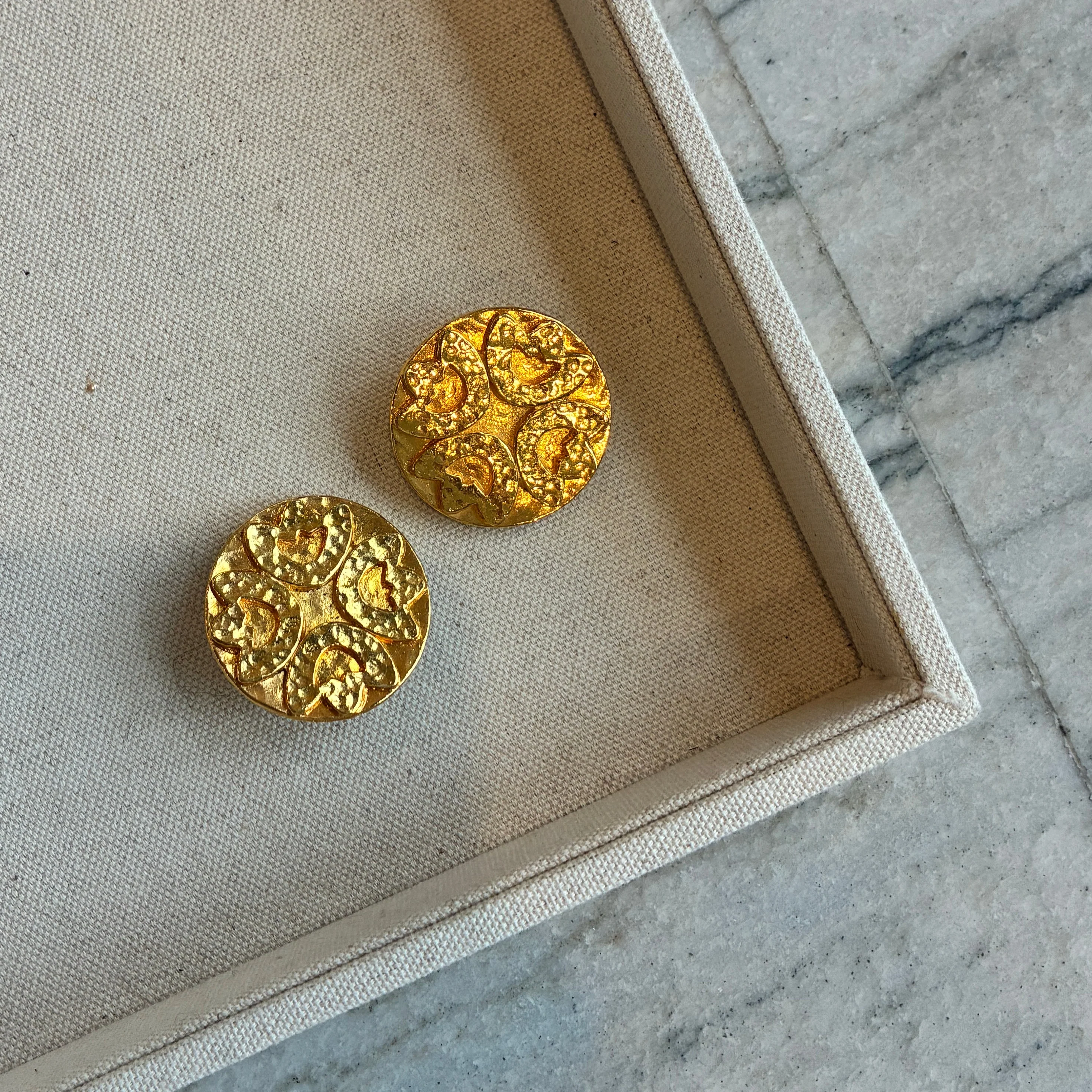 Vintage Designer Carita Paris Gold Flower Disc Earrings - Image 3