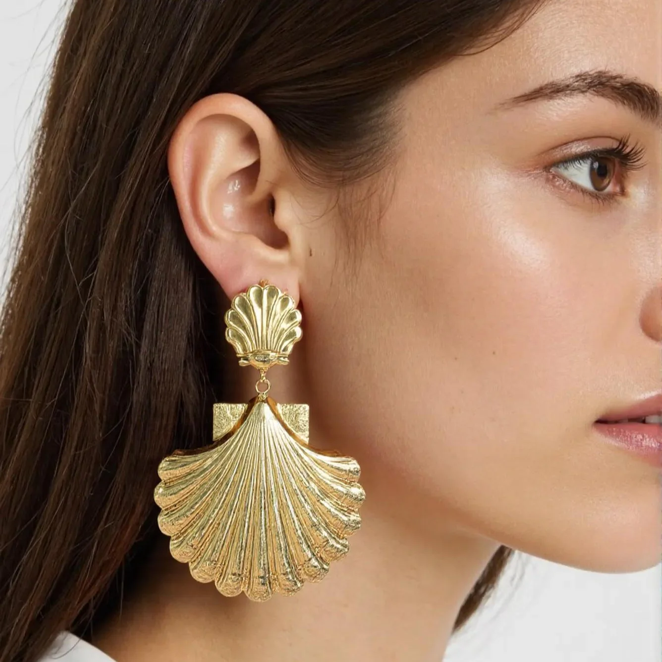 Kiki Gold Shell Earrings - Image 2