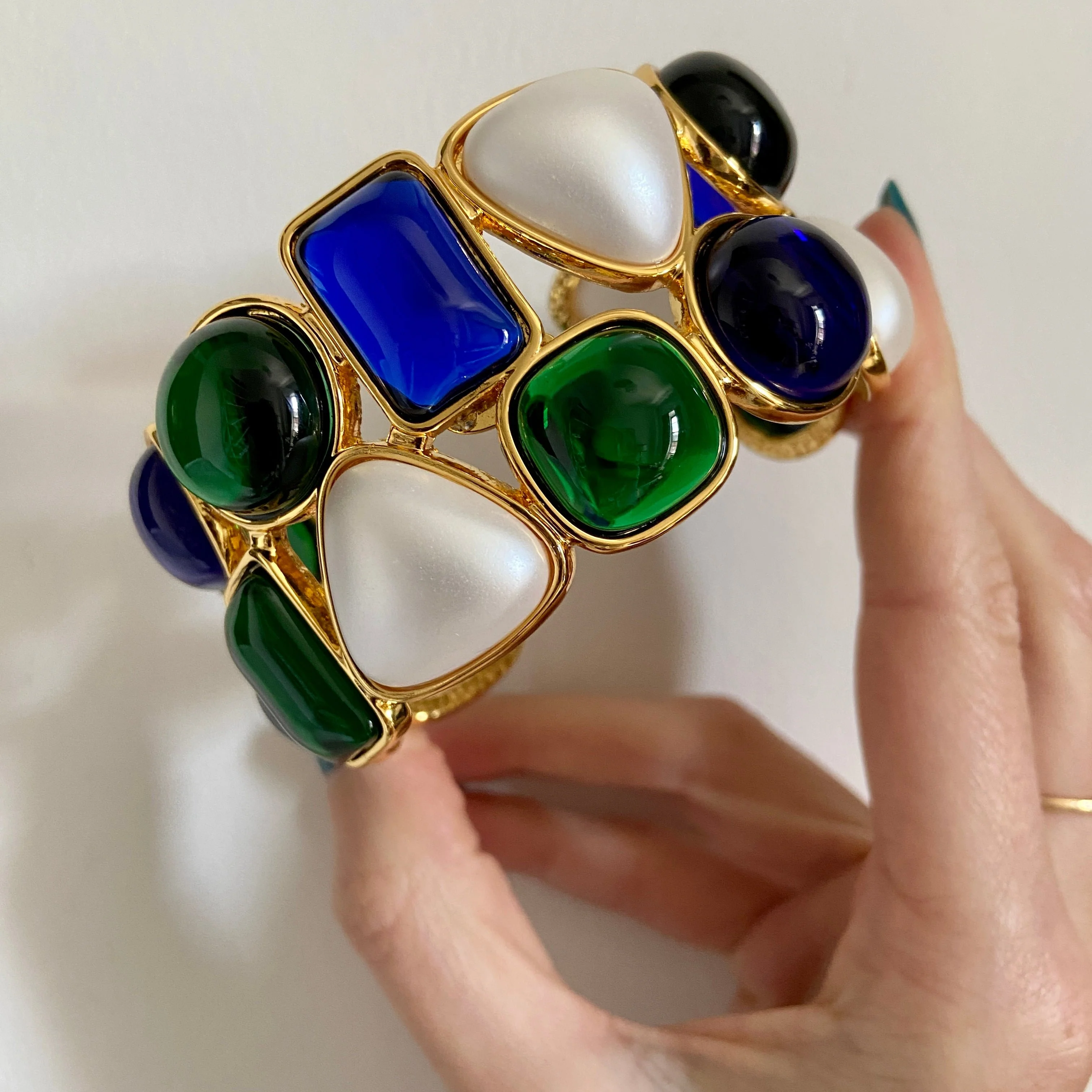 Gorgeous Resin Jewel and Pearl Cuff Bracelet - Image 3