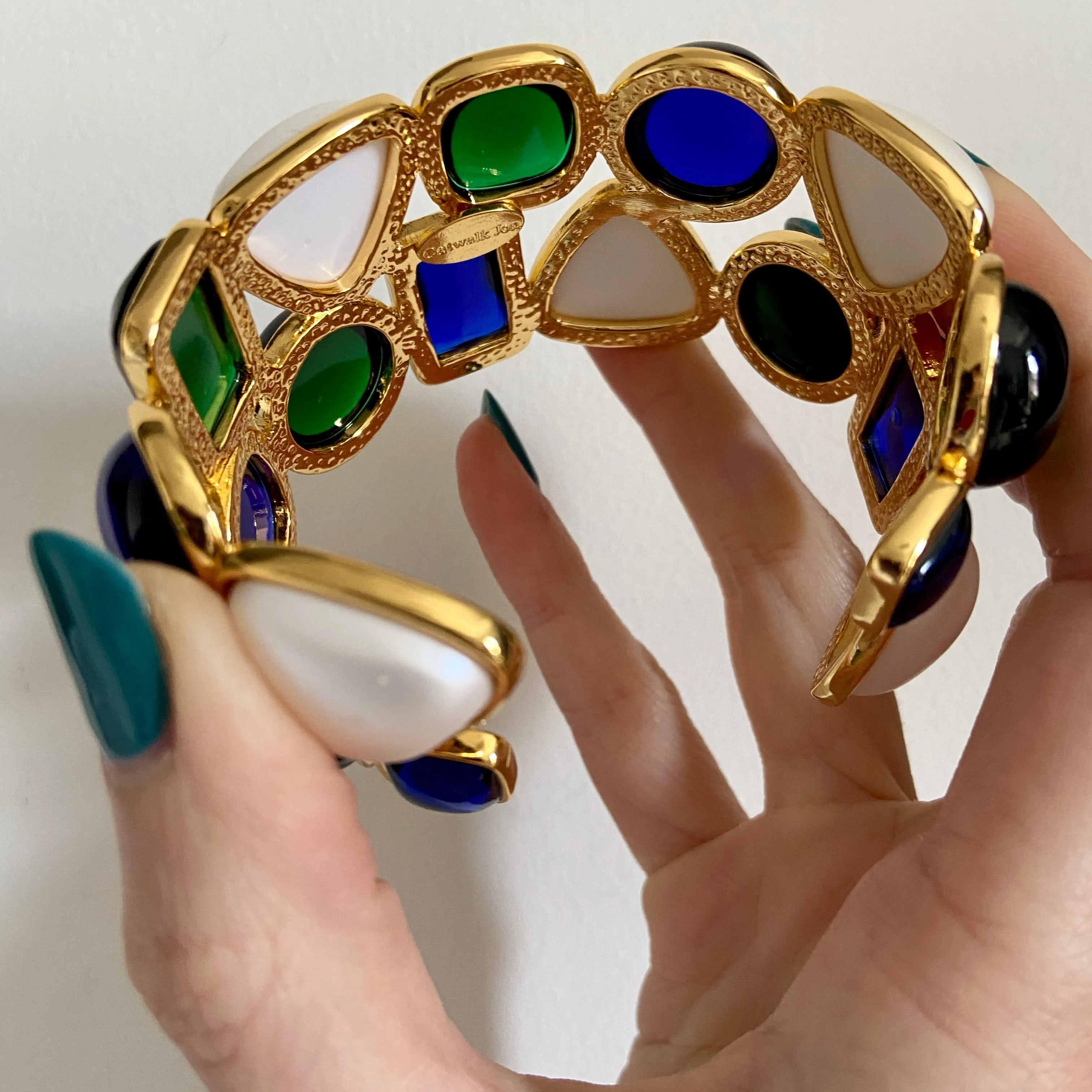 Gorgeous Resin Jewel and Pearl Cuff Bracelet - Image 4