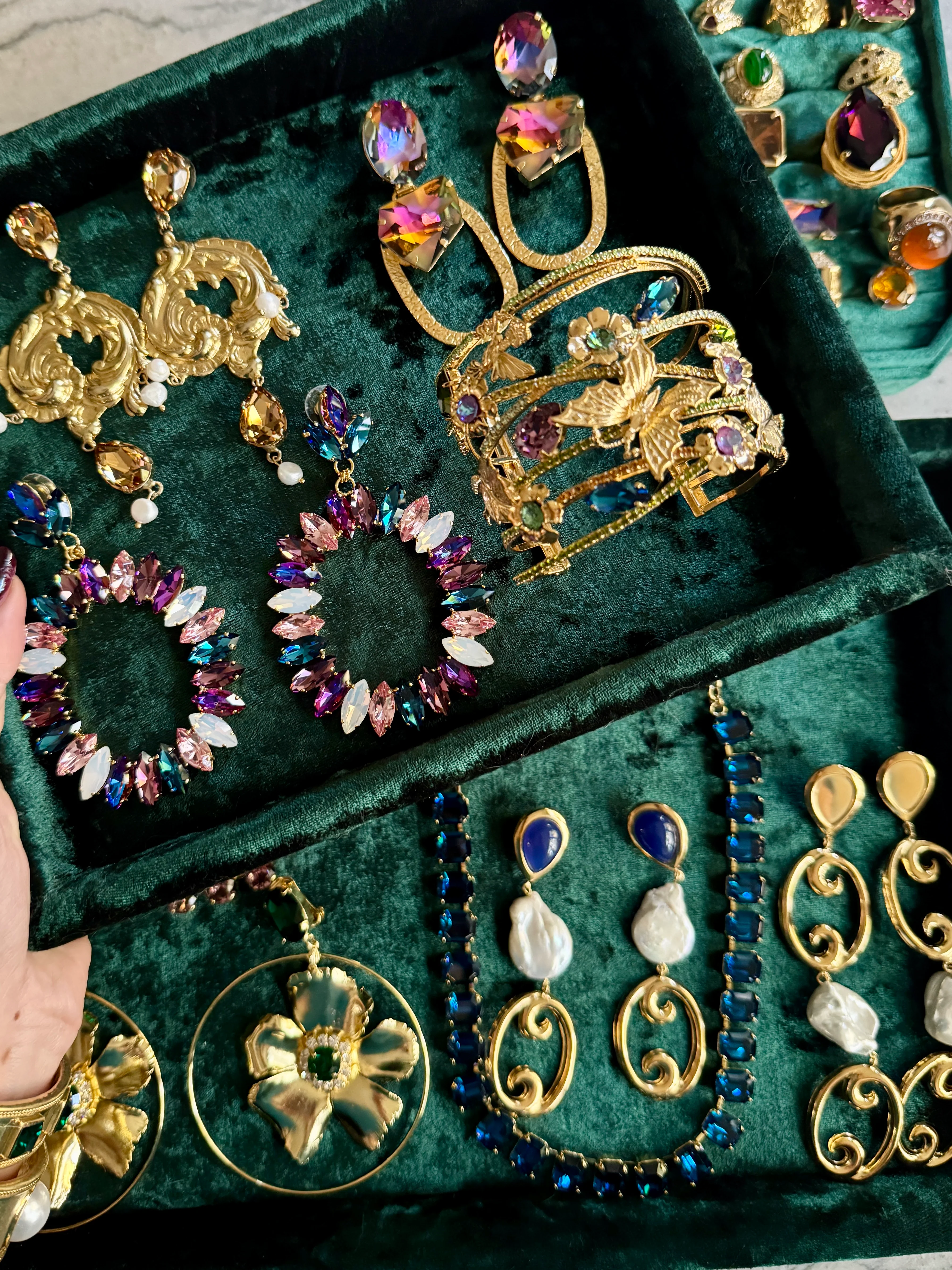Hayden Emerald Gold Flower Hoop Earrings - Image 3