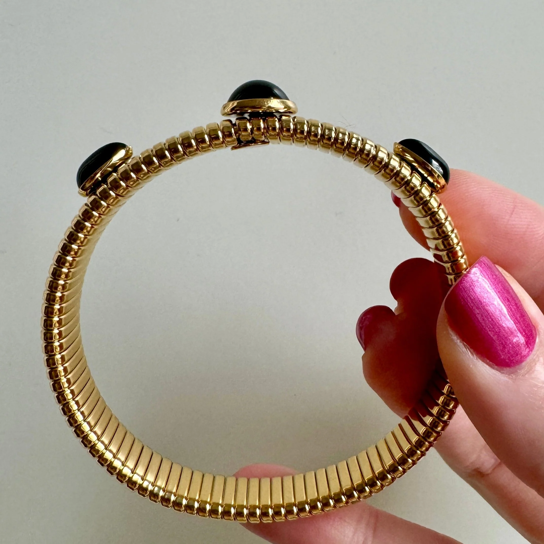 Round and Pear Shaped Black Onyx Gold Omega Bracelet - Image 4