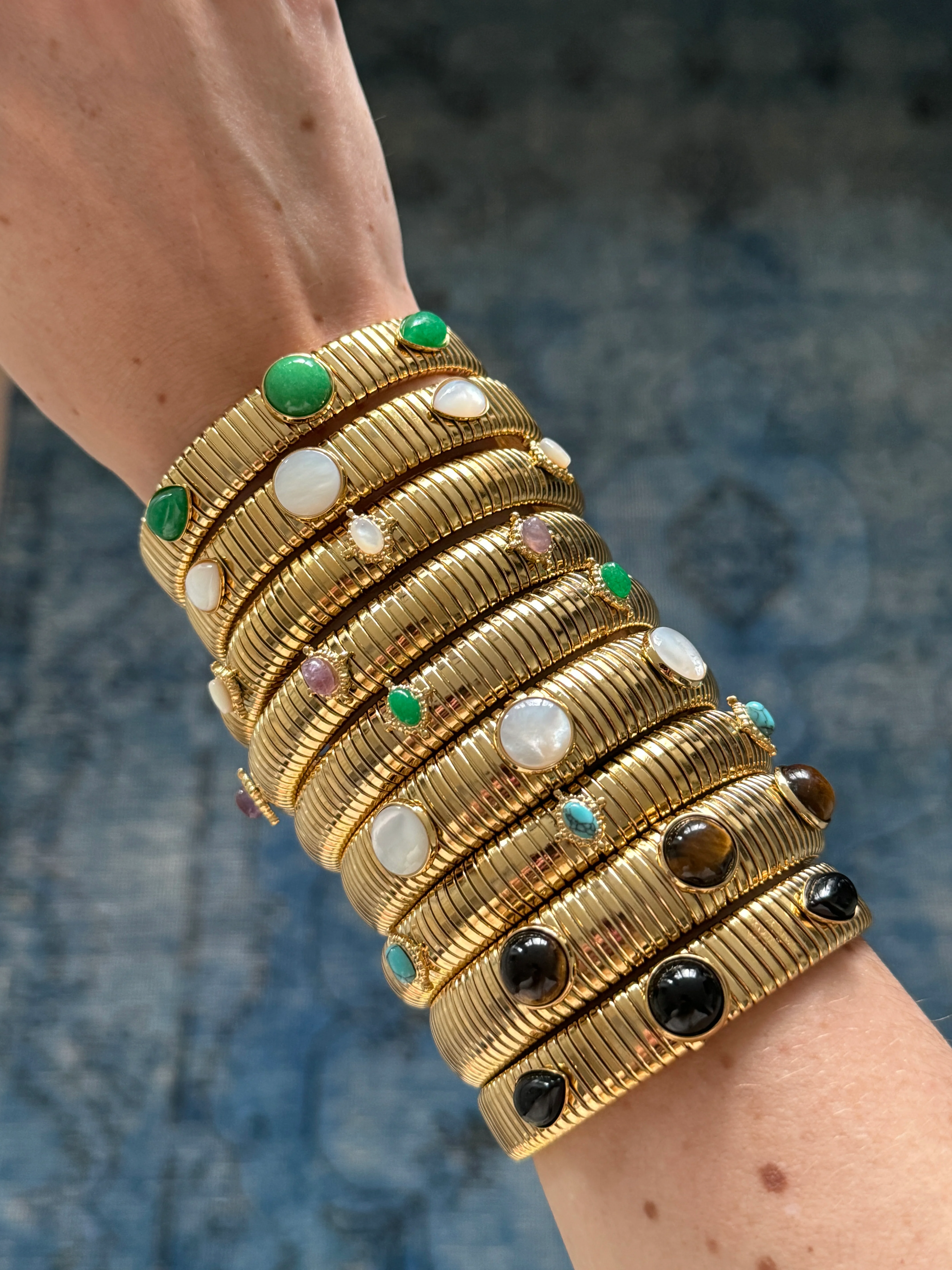 Round and Pear Shaped Black Onyx Gold Omega Bracelet - Image 5