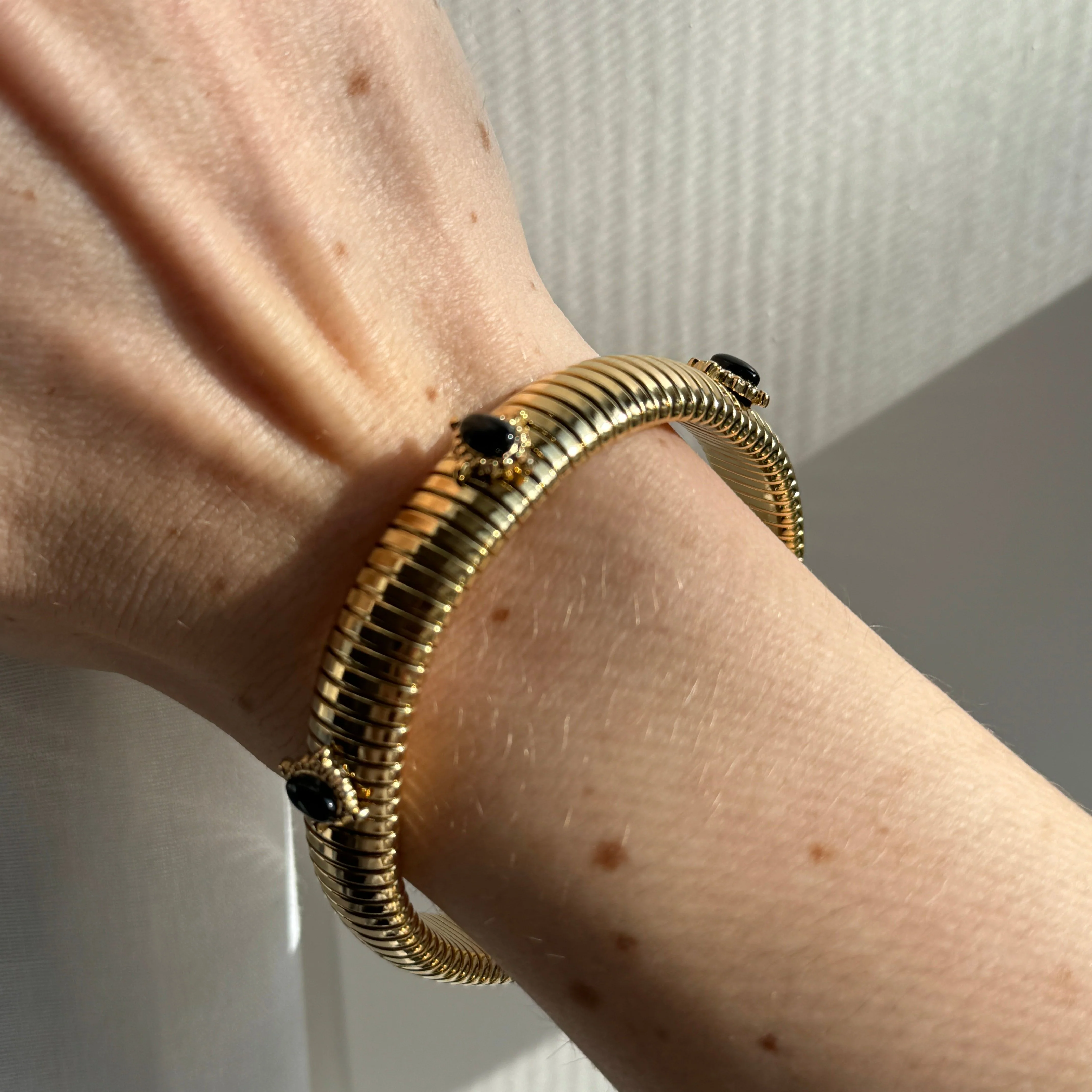 Small Onyx Stone Gold Omega Bracelet - Image 3