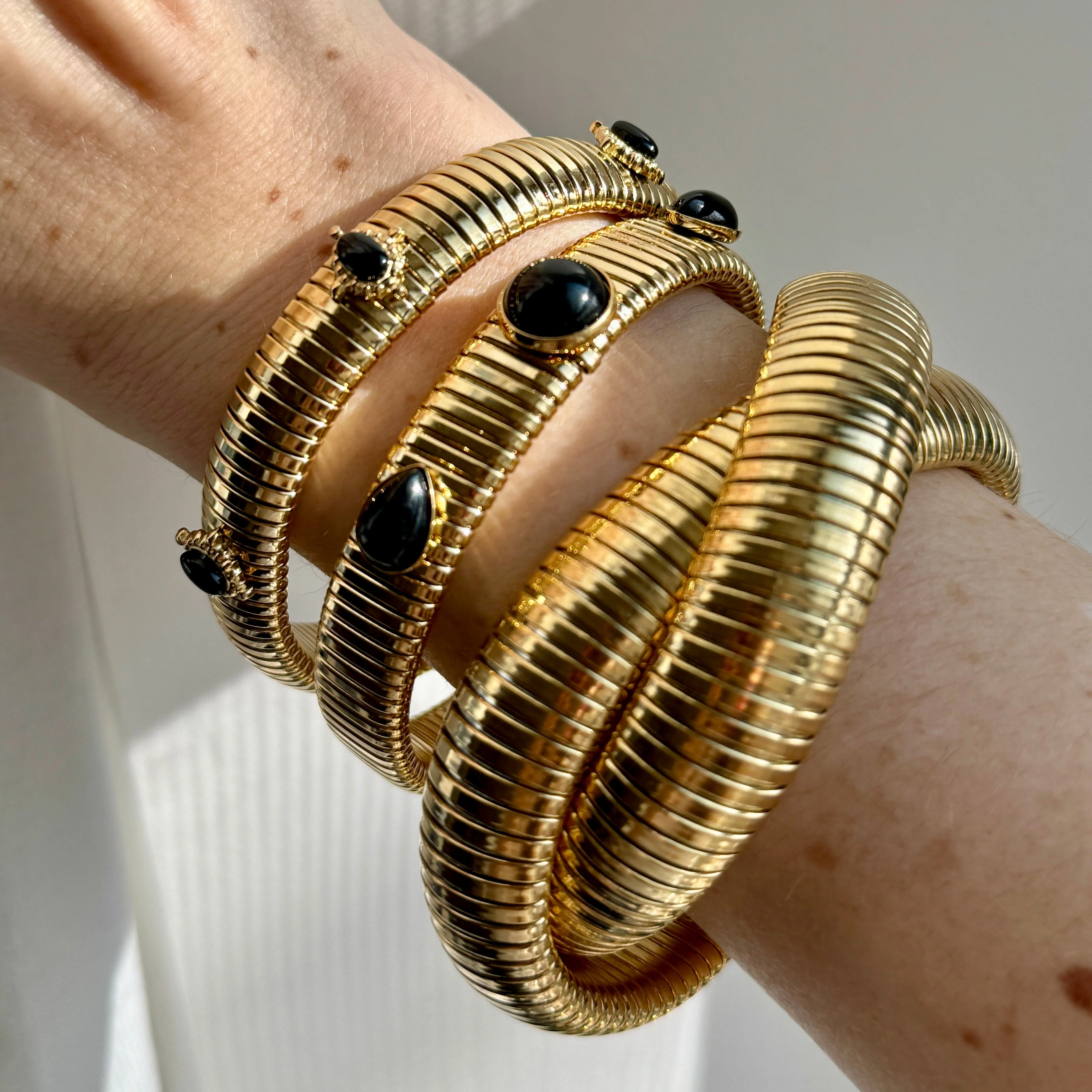 Small Onyx Stone Gold Omega Bracelet - Image 4