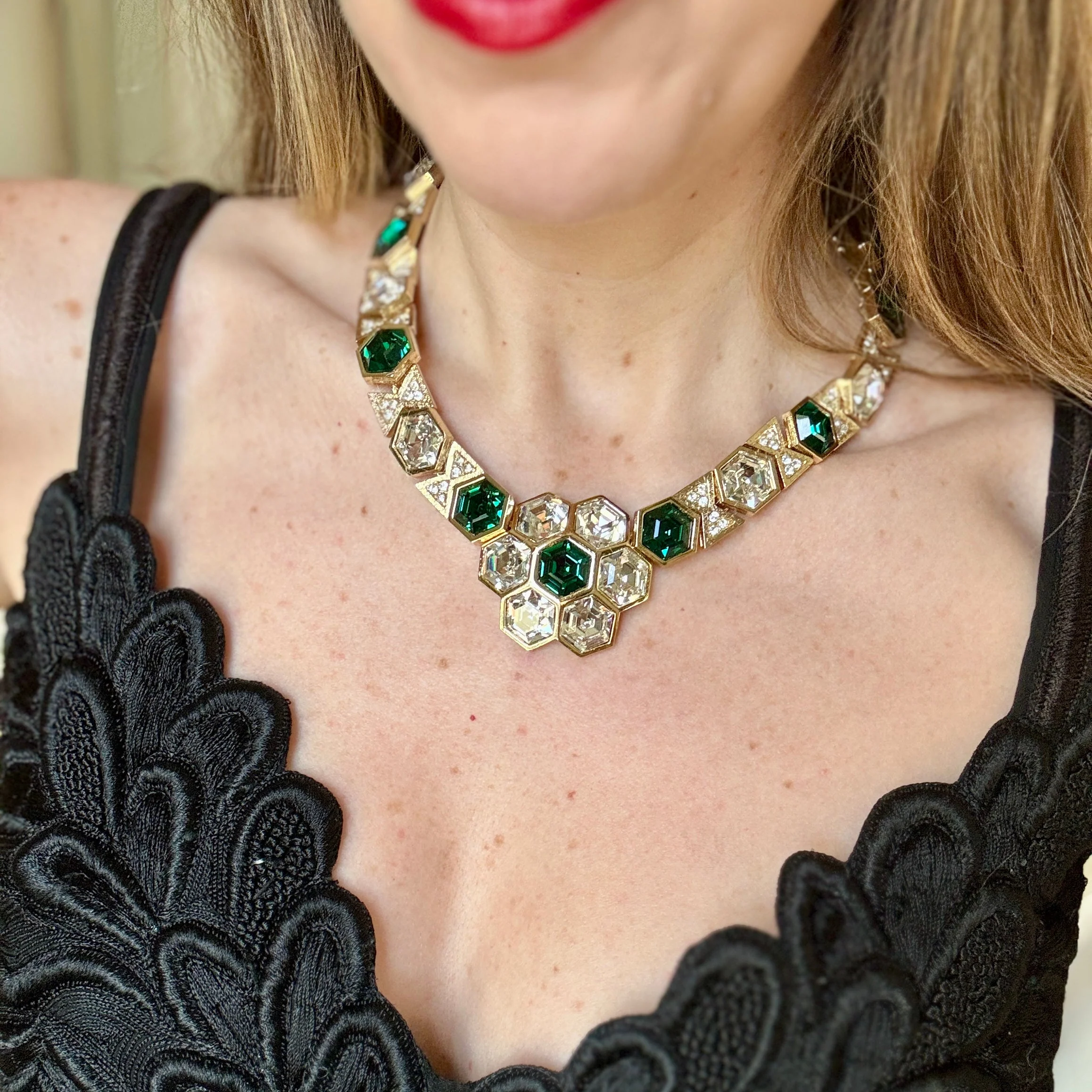 Stunning Vintage 1980s Emerald Crystal Flower Necklace - Image 2