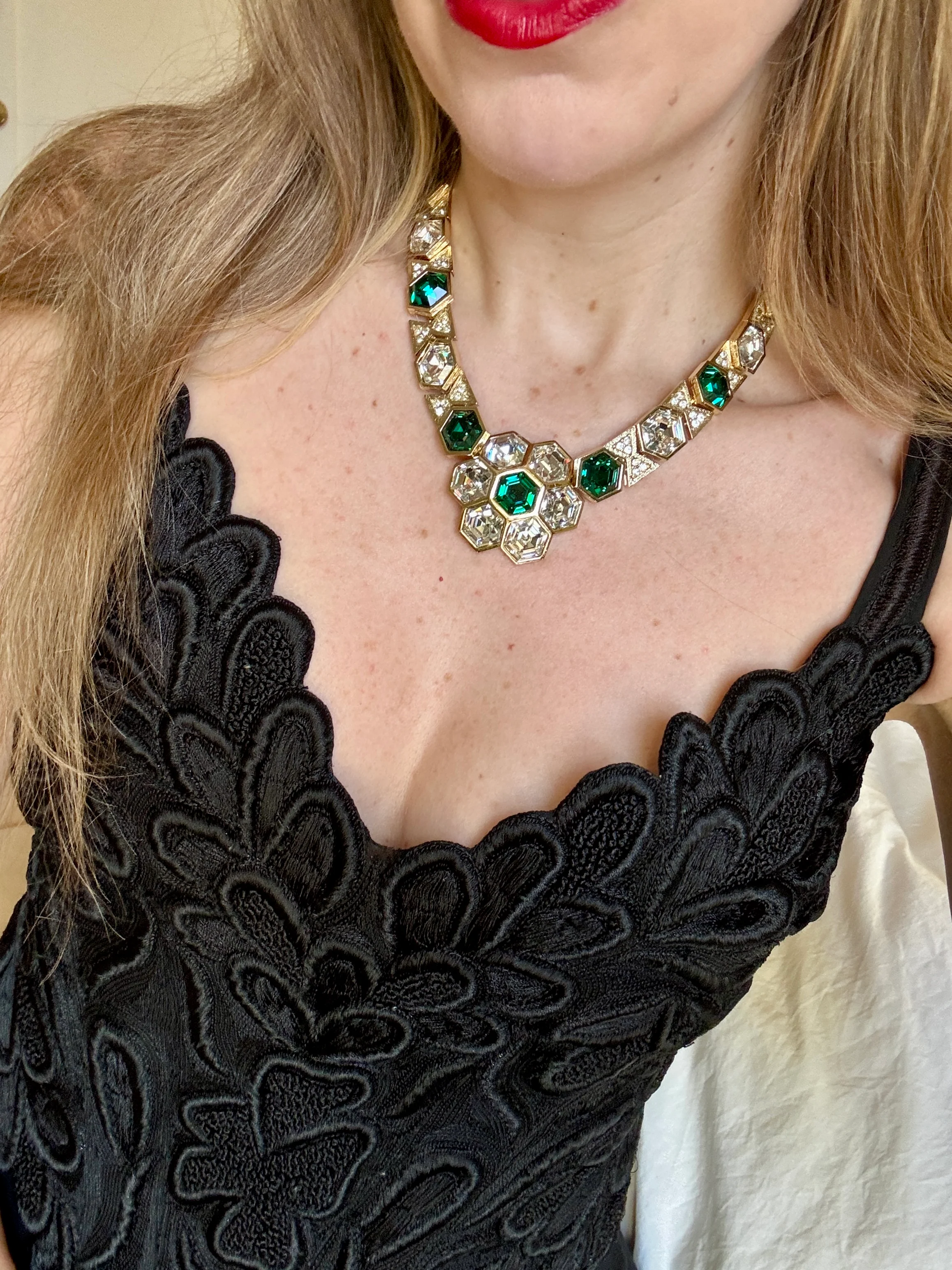 Stunning Vintage 1980s Emerald Crystal Flower Necklace - Image 3