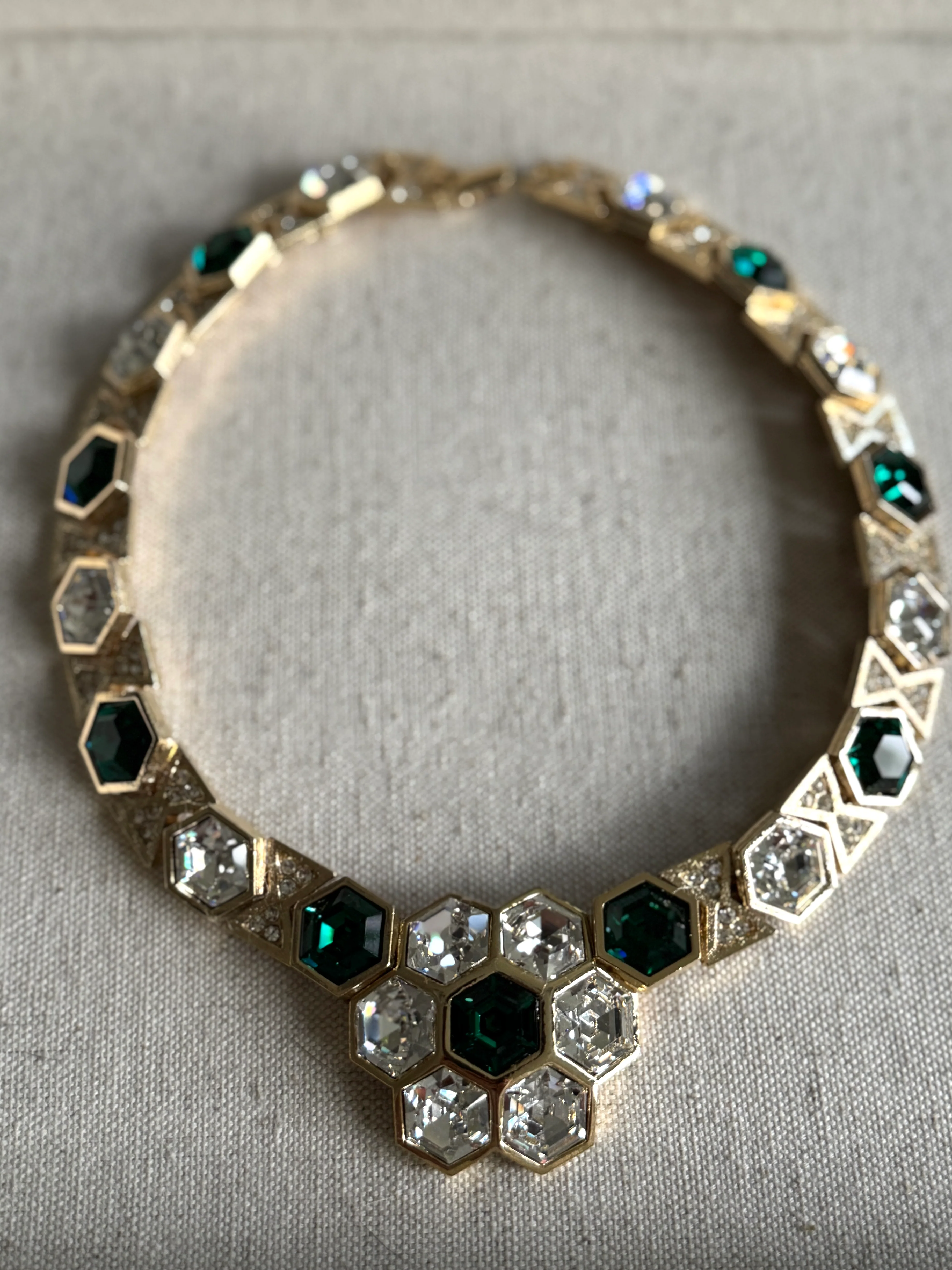 Stunning Vintage 1980s Emerald Crystal Flower Necklace - Image 4