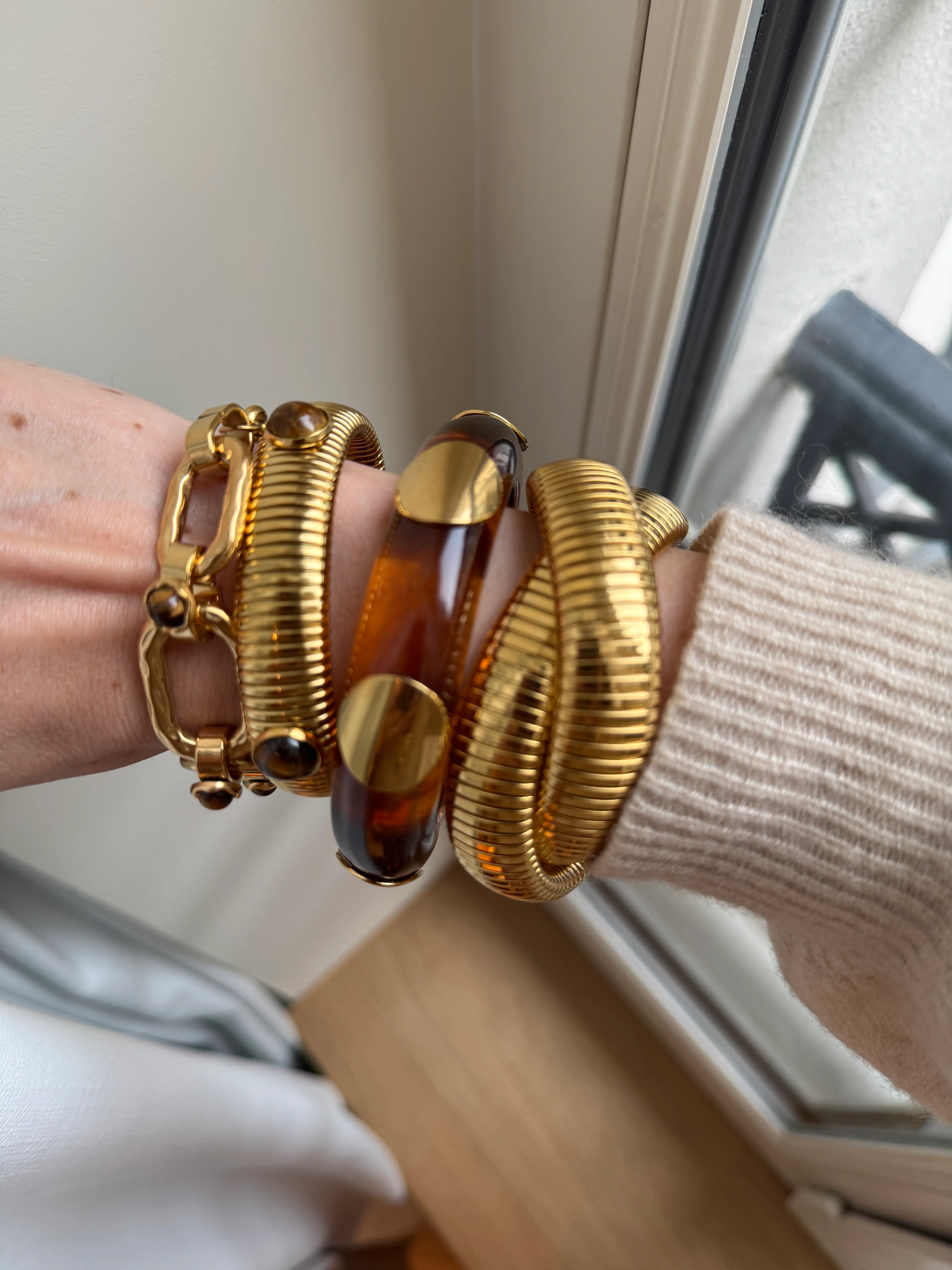 Tortoise or Jade Resin Bangle - Image 4