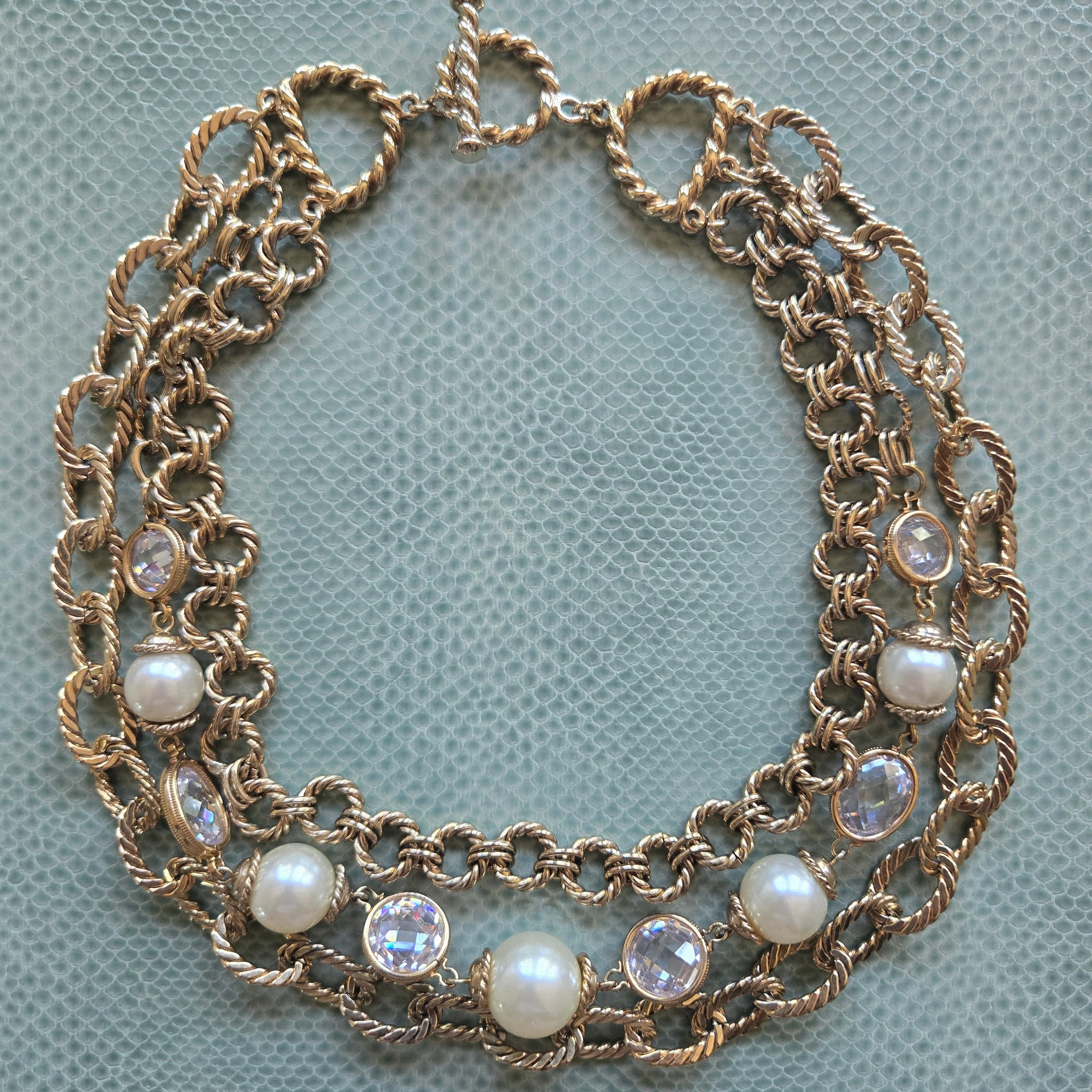 Triple Strand Gold and Pearl Vintage Necklace - Image 3