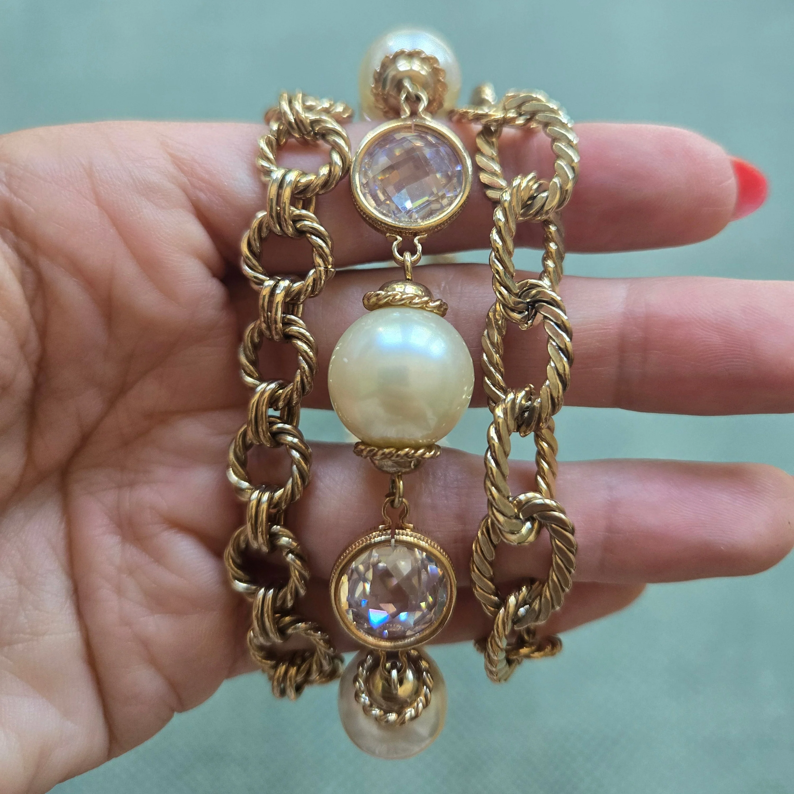 Triple Strand Gold and Pearl Vintage Necklace - Image 4