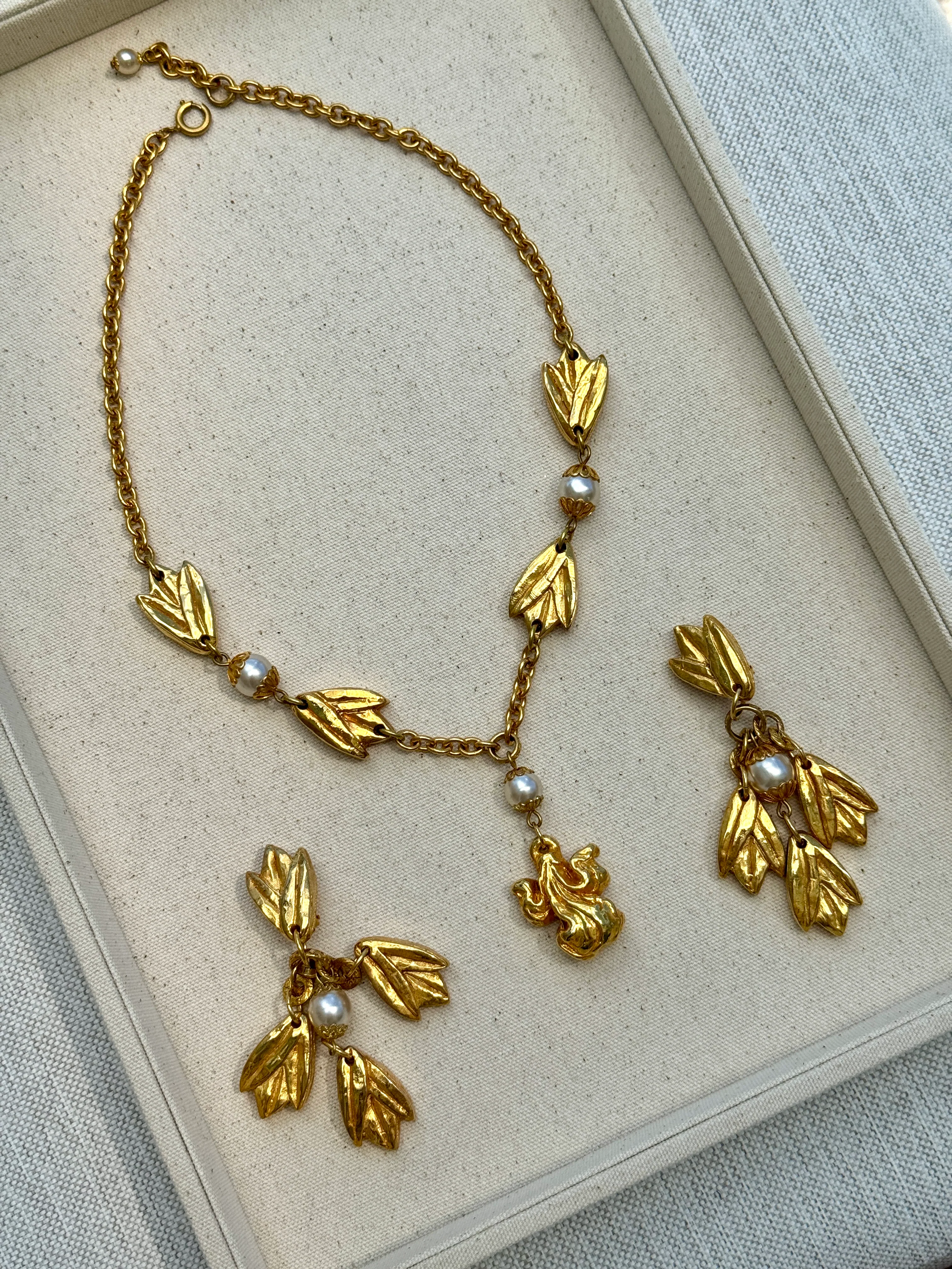 Vintage Designer Chantal De Kerouartz Gilt & Pearl Leaf Earrings - Image 4