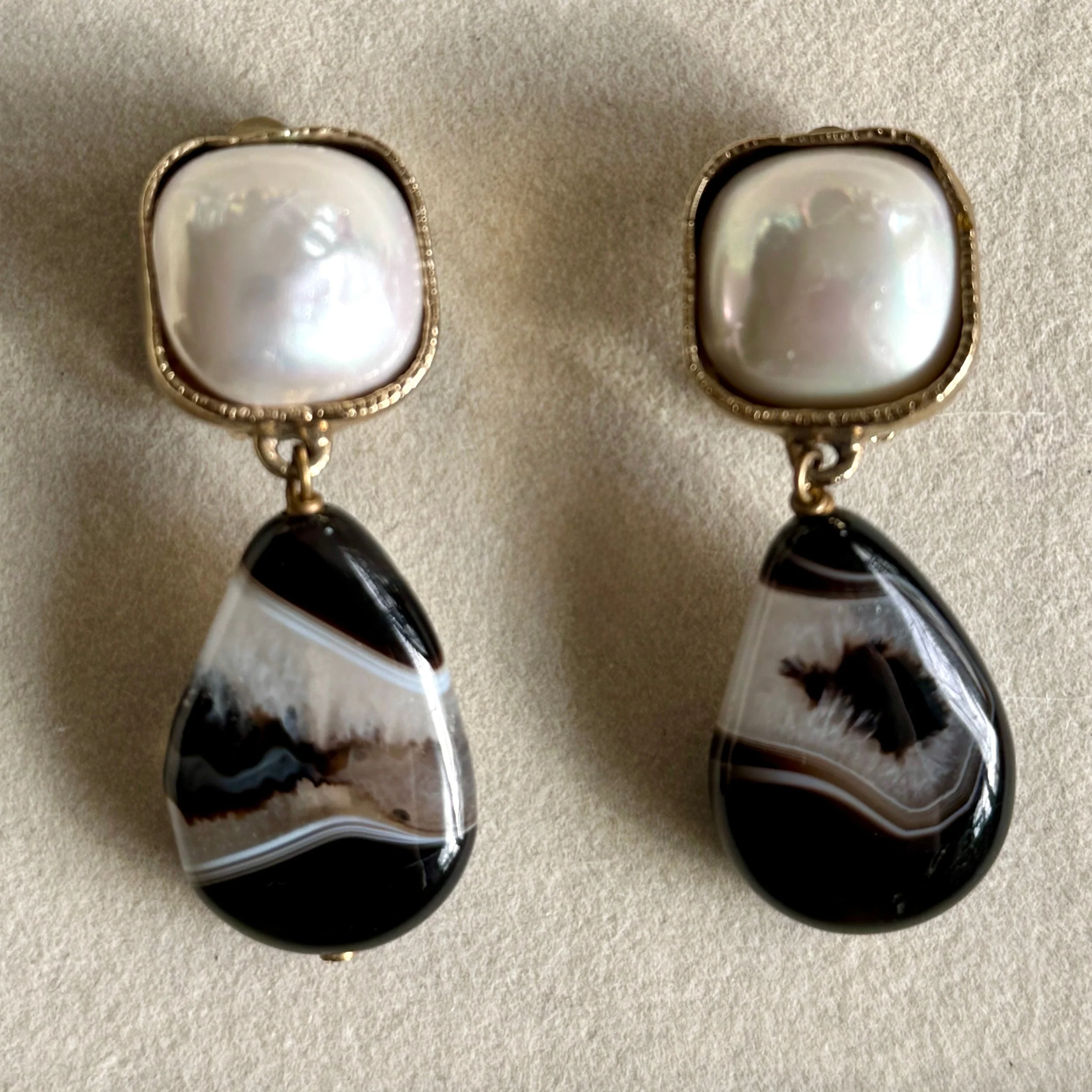 Vintage Designer Phillipe Ferrandis Pearl and Black Agate Earrings - Image 3