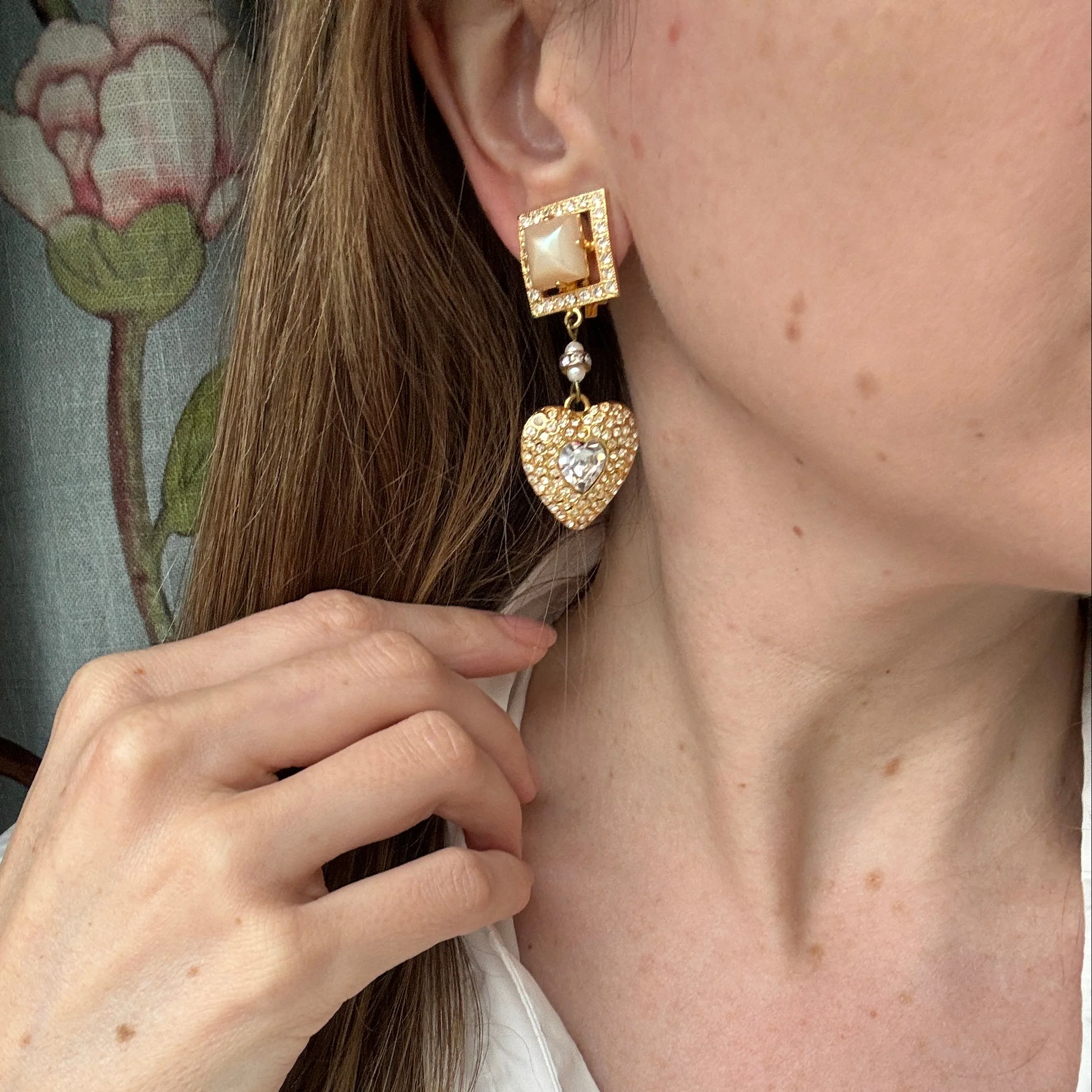 Vintage 90s Pearl and Crystal Heart Earrings - Image 2