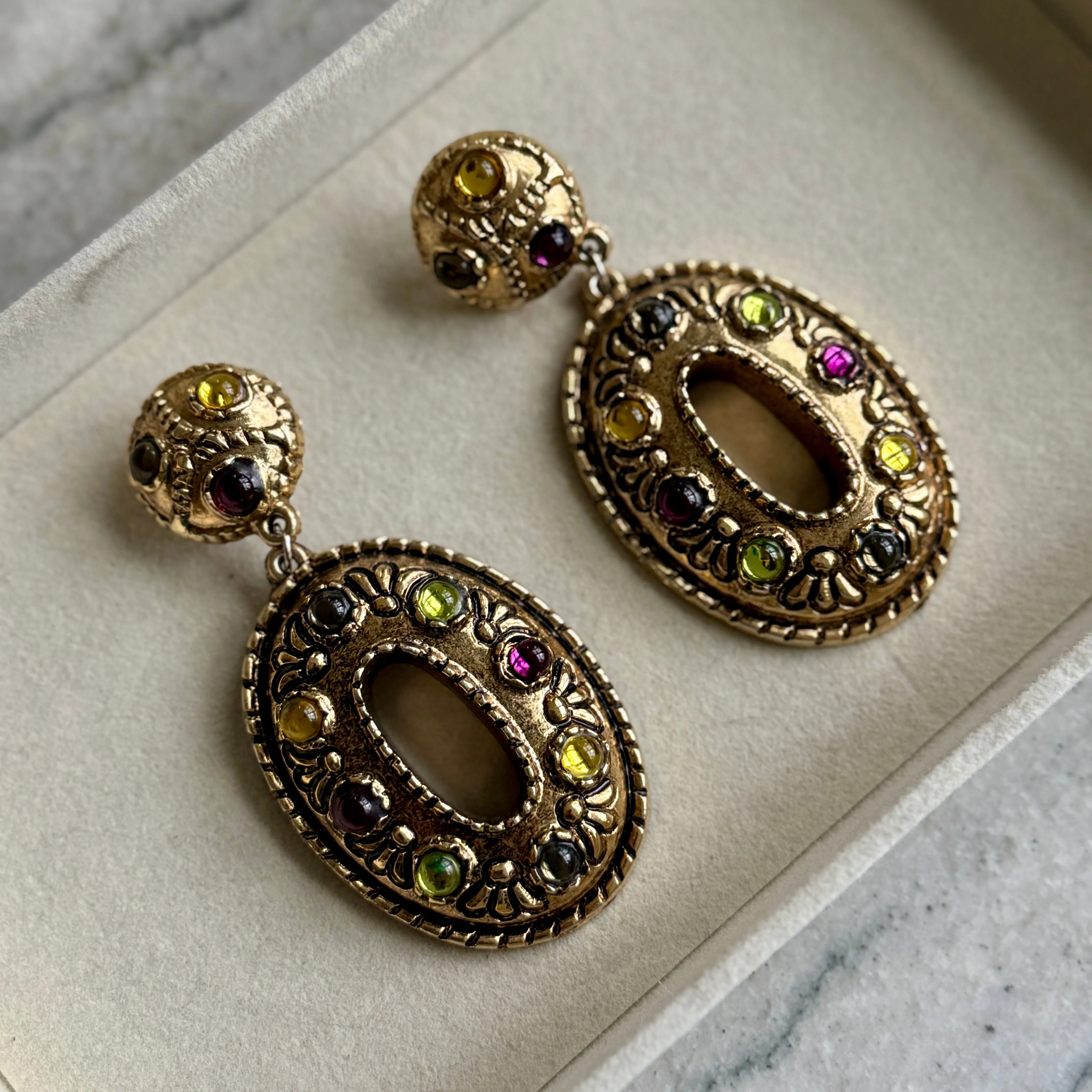 Huge Vintage 80s Gilt Resin Statement Earrings - Image 3