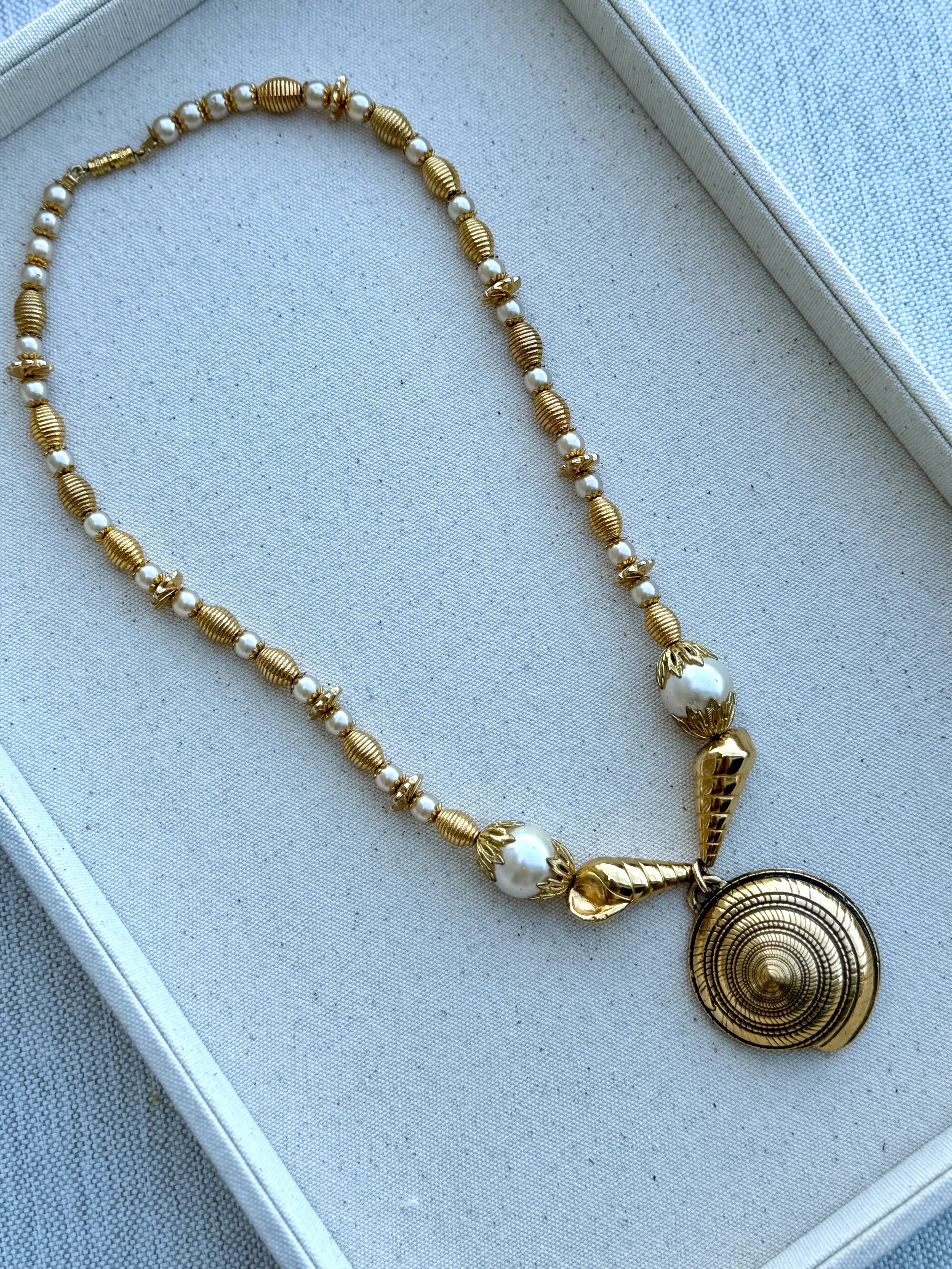 Vintage Gold Shell & Pearl Pendant Necklace - Image 6