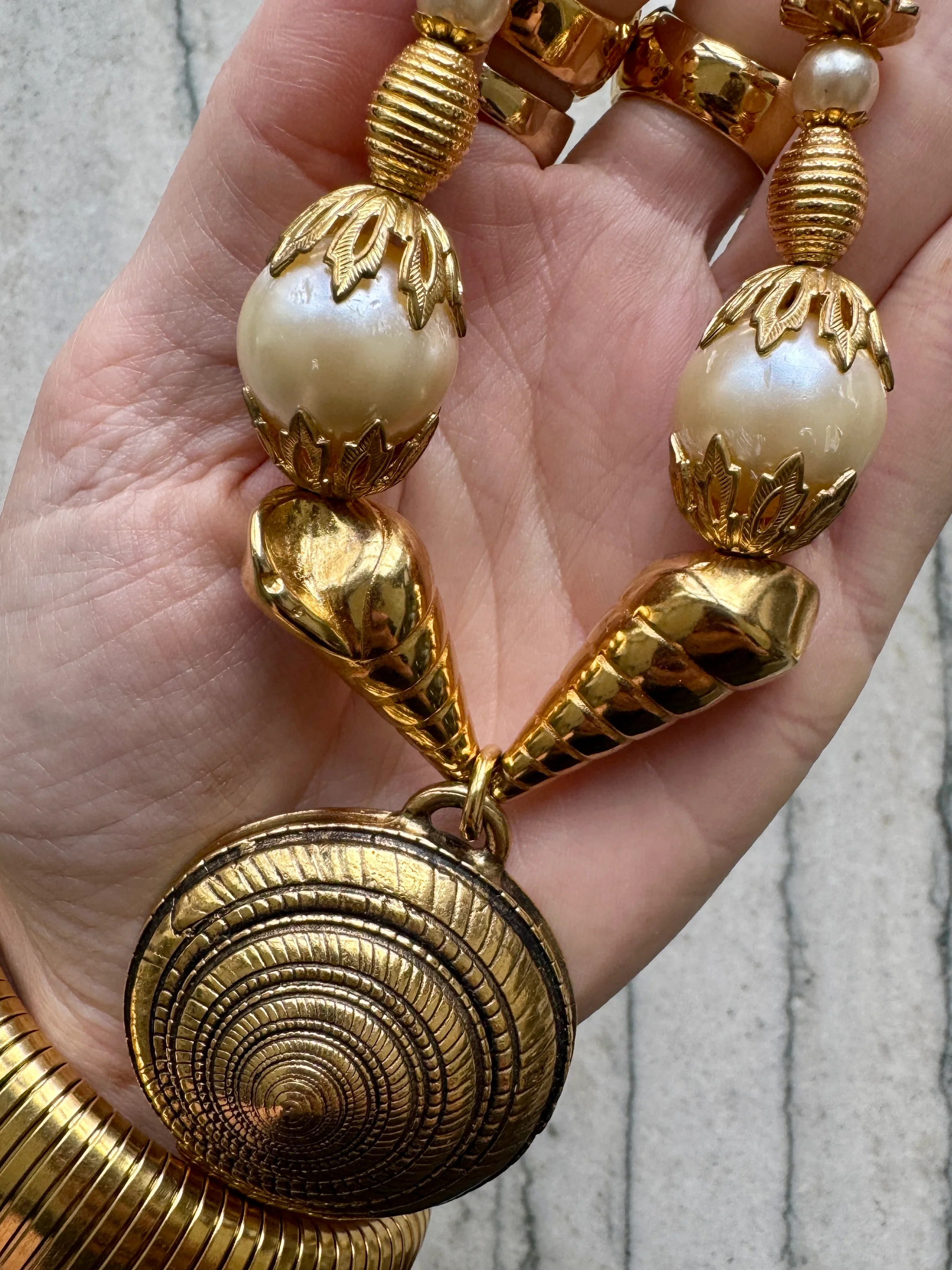 Vintage Gold Shell & Pearl Pendant Necklace - Image 7