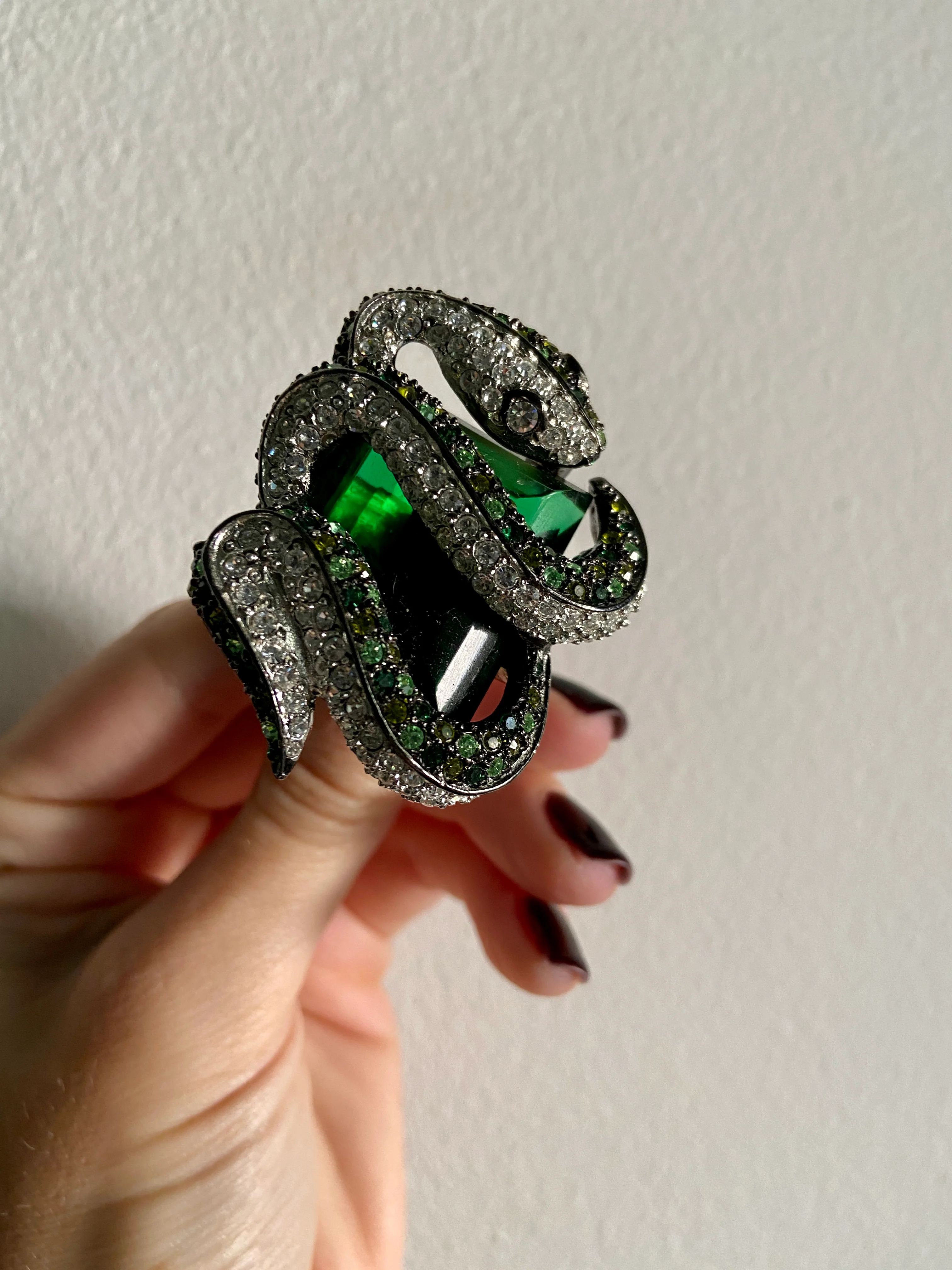 Vintage Kenneth Jay Lane Massive Green Jewel Snake Ring - Image 4