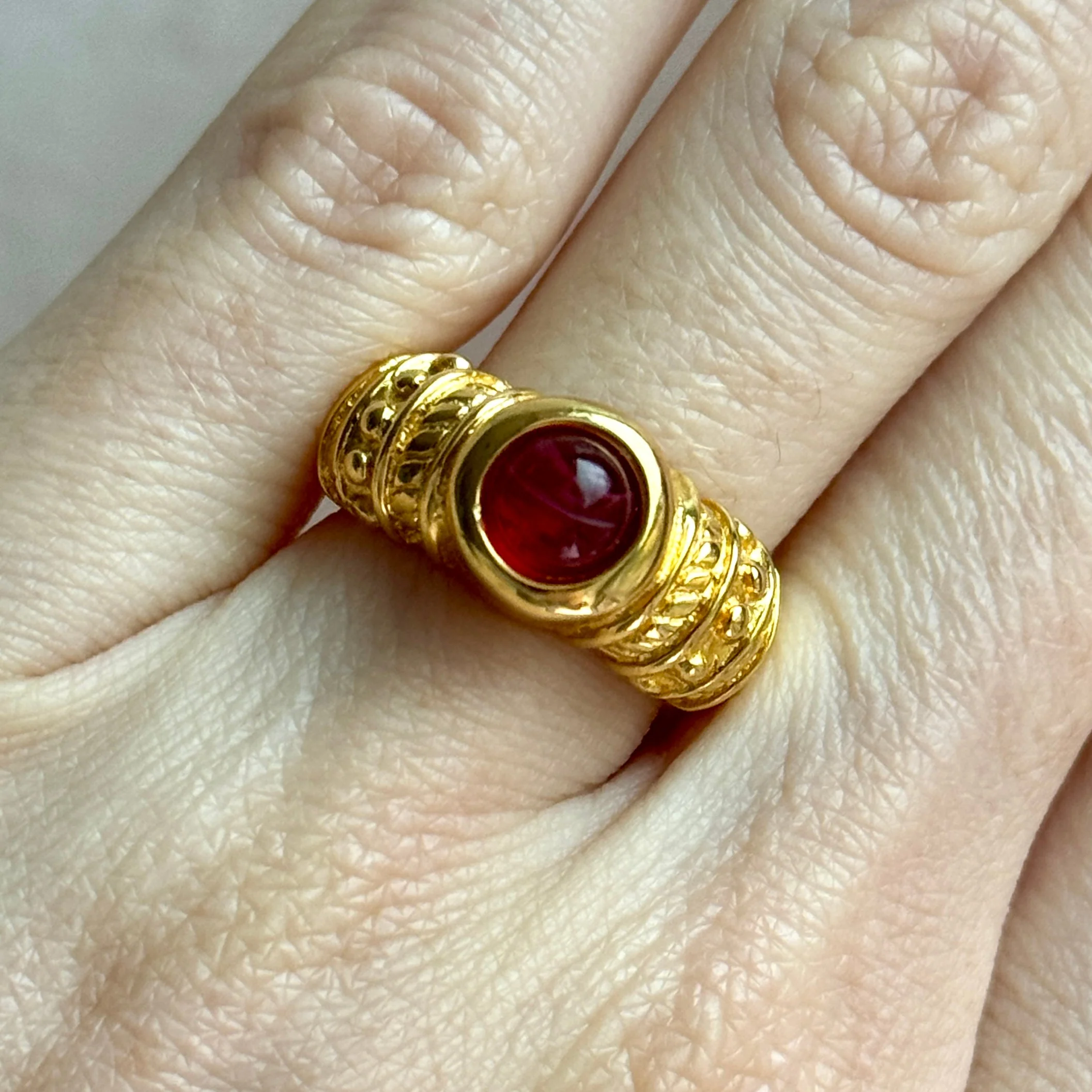 Vintage Mogul Red Glass Gold Ring Size 6.75 - Image 2